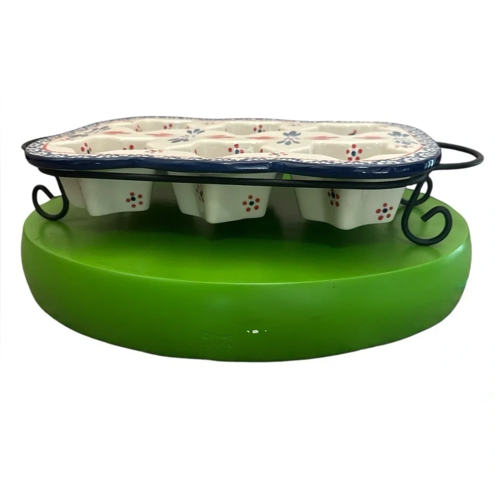 Patriotic Star Ceramic Muffin Pan with Stand Excellent Condition Kitchenware